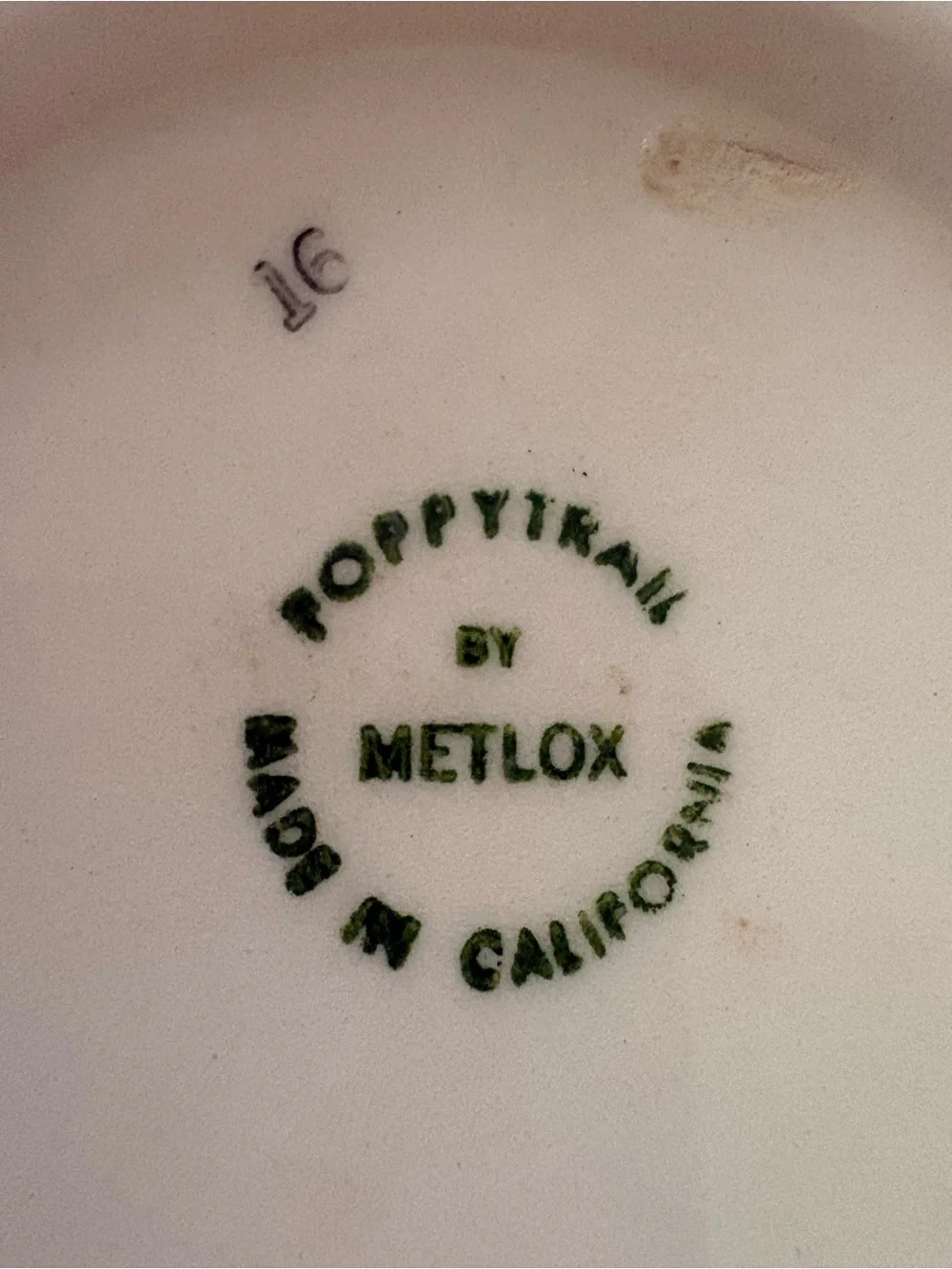 Set of 2 Metlox Poppy Trail California Ivy vegetable bowls 9” and 11” diameter
